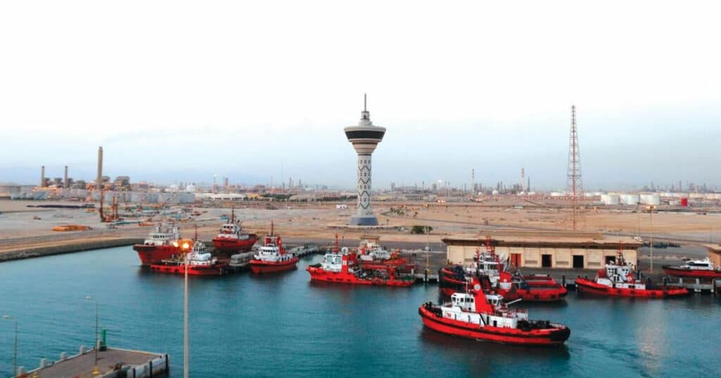 ميناء الملك فهد الصناعي بينبع يفتح أبوابه لشحن واستيراد السيارات