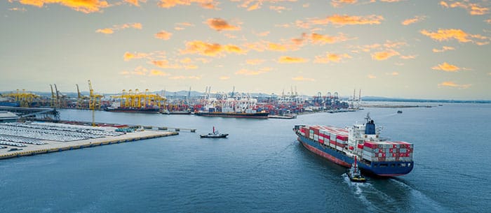 دور حاويات الشحن البحري في تعزيز التجارة الدولية